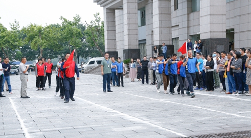 歡度中秋喜迎國慶 宜化集團(tuán)與宜昌市發(fā)改委共同舉辦趣味運動會(圖1)