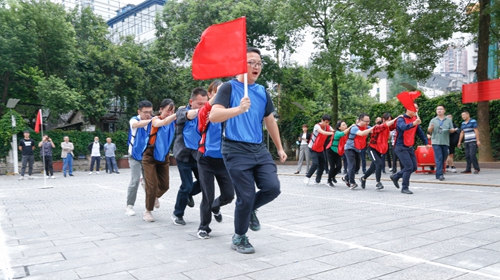 歡度中秋喜迎國慶 宜化集團(tuán)與宜昌市發(fā)改委共同舉辦趣味運動會(圖2)