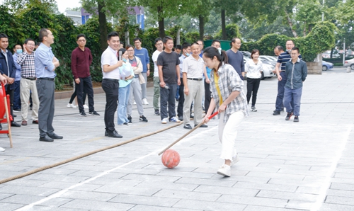 歡度中秋喜迎國慶 宜化集團(tuán)與宜昌市發(fā)改委共同舉辦趣味運動會(圖4)