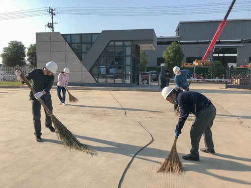 感受工程氛圍參與工程建設(shè) 集團(tuán)總部機(jī)關(guān)干部到新材料公司現(xiàn)場勞動(圖6)