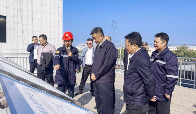黑龍江省供銷合作社理事會主任趙勵軍、倍豐集團(tuán)董事長徐陽一行到訪宜化集團(tuán)(圖1)